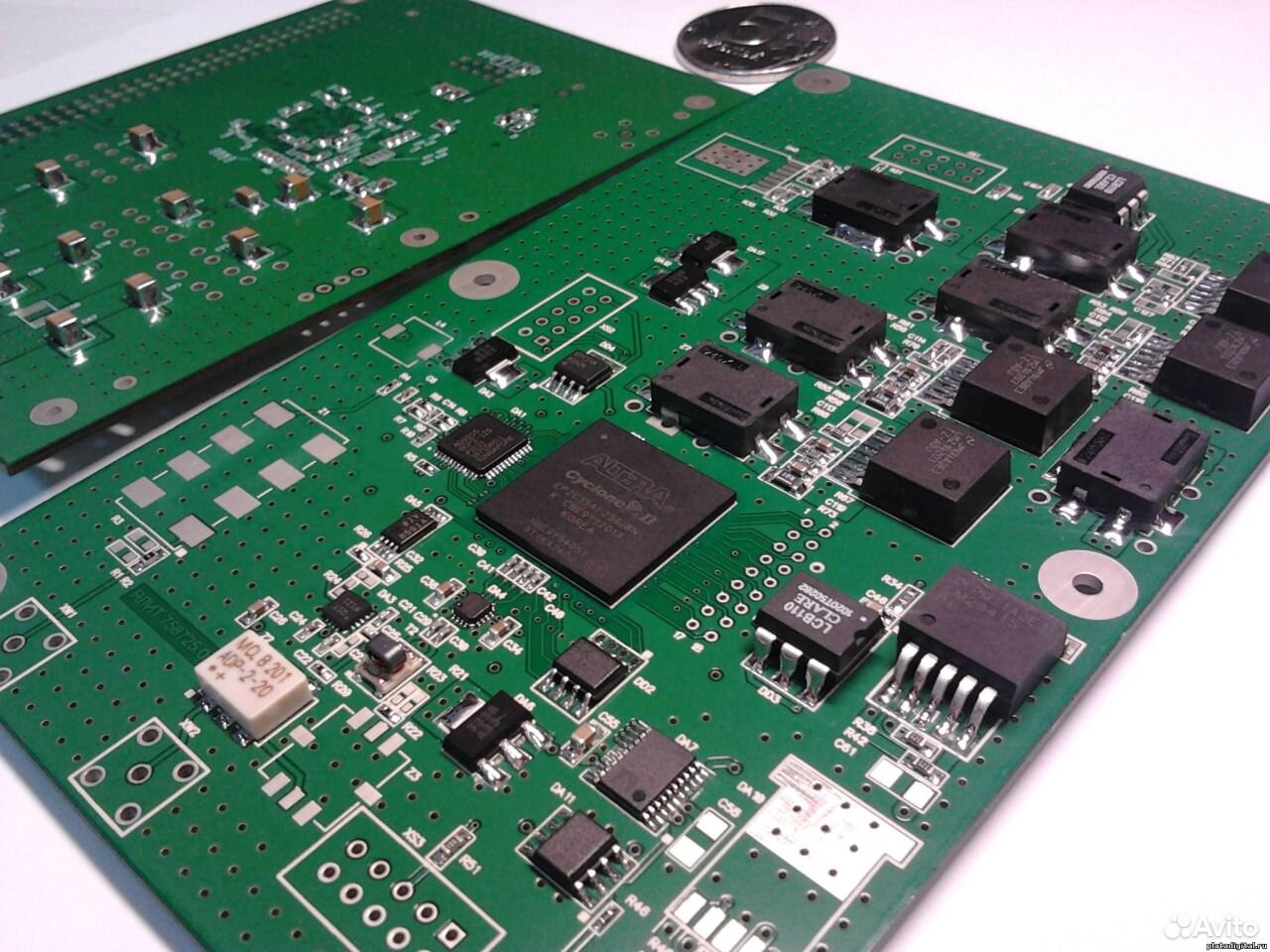 Платы электроники. Печатная плата монтаж. Плата с элементами. Печатные платы на SMD.