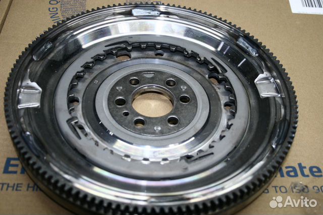 Двухмассовый маховик 03F10526 DQ 200 (0AM 0CW )
