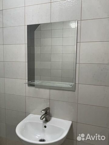 Зеркало с полкой