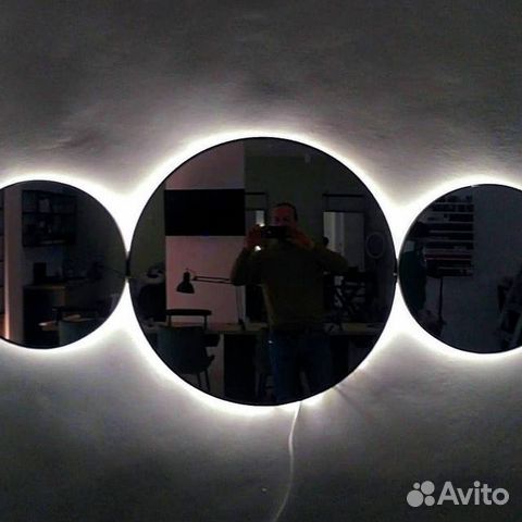 Зеркало в металлической раме