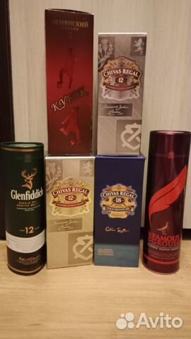 Бутылки - виски, ром, ликер, вино