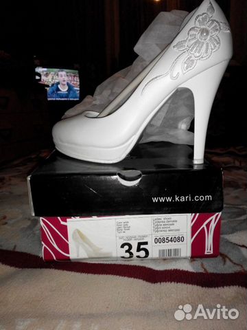 Продам белые туфли