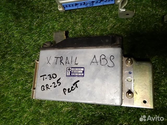 Блок управления ABS (VDC) Nissan XTrail T30 Блок управления ABS (VDC) Nissan XTrail T30