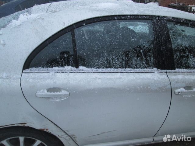 Тойота авенсис 2004дверь задняя правая