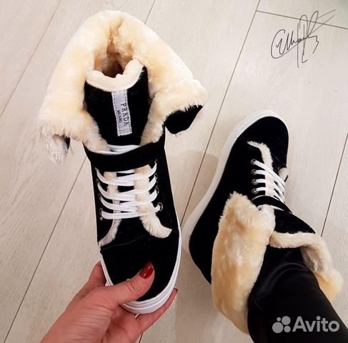 Зимние ботинки на танкетке