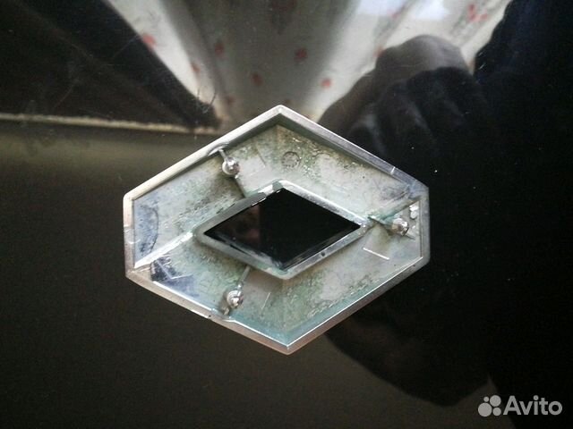 Эмблема передняя рено логан