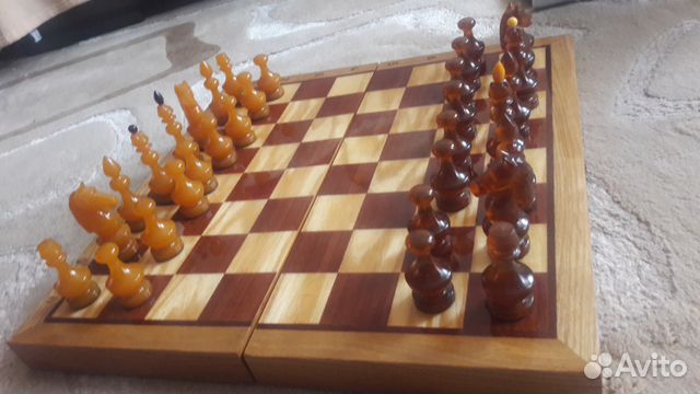 Шахматы янтарные подарочные