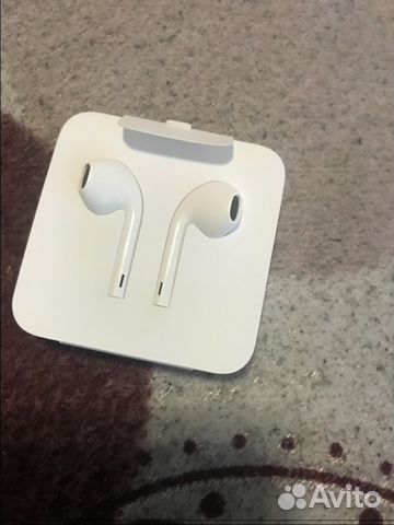 Apple EarPods с разъемом Lightning
