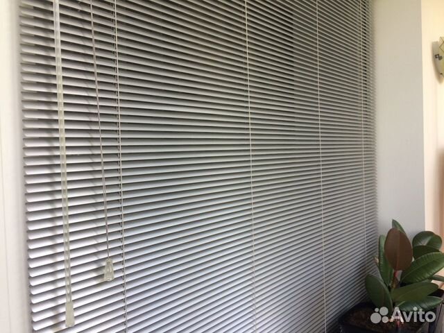 Горизонтальные жалюзи на окна