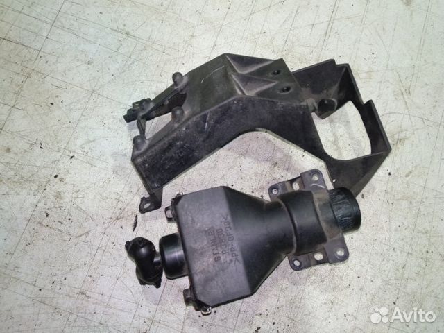 Форсунка омывателя фар левая Mazda 3 BK 2003-2006 Форсунка омывателя фар левая Mazda 3 BK 2003-2006