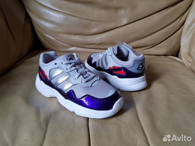 Кроссовки Adidas Yung новые детские 26 и 27 р Кроссовки Adidas Yung новые детские 26 и 27 р