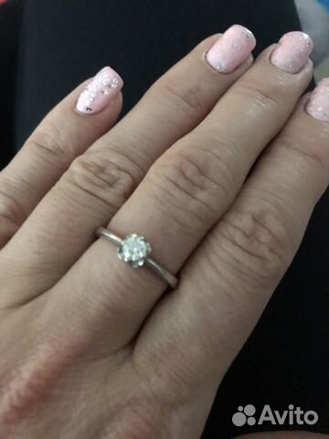 Золотое кольцо с бриллиантом Золотое кольцо с бриллиантом