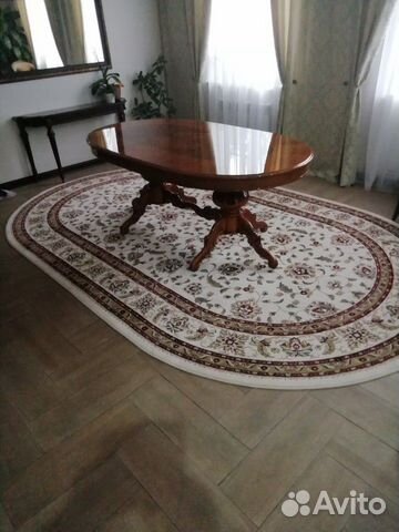 Стол для гостинной