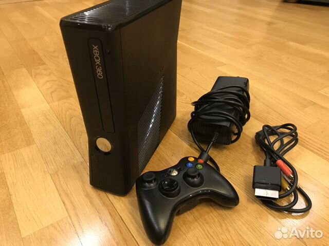 Xbox 360 Slim 320gb + 35 лицензионных игр