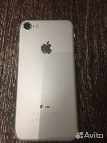 Телефон iPhone 7