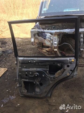 Задняя правая дверь Mitsubishi Pajero 3 Задняя правая дверь Mitsubishi Pajero 3