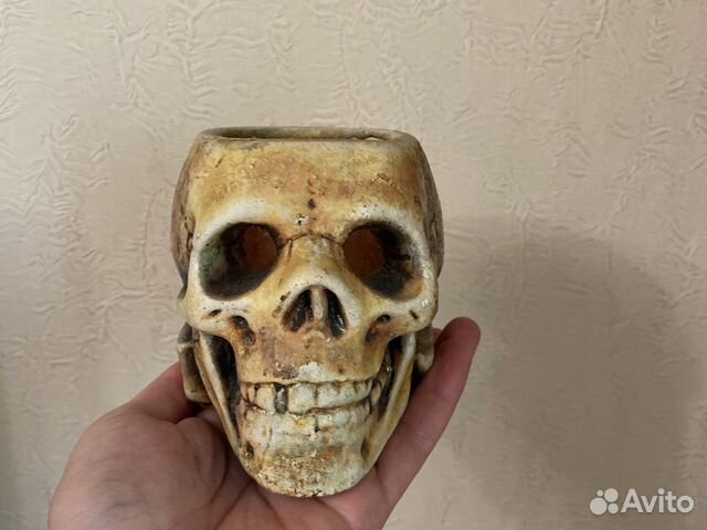Череп пепельница