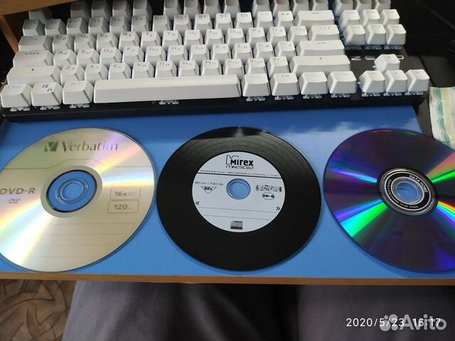 Диски DVD-R и CD-R + конверты Диски DVD-R и CD-R + конверты