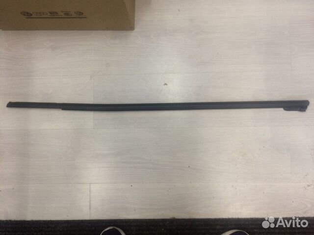 Уплотнитель передней левой двери VW Polo Sedan Пол