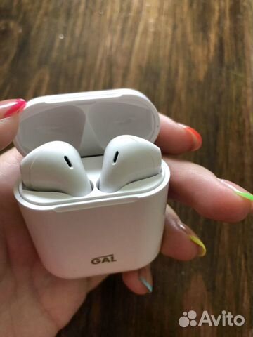 Беспроводные наушники AirPods Беспроводные наушники AirPods