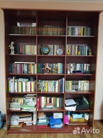 Шкаф для книг, шкаф для посуды, видео магнитофон