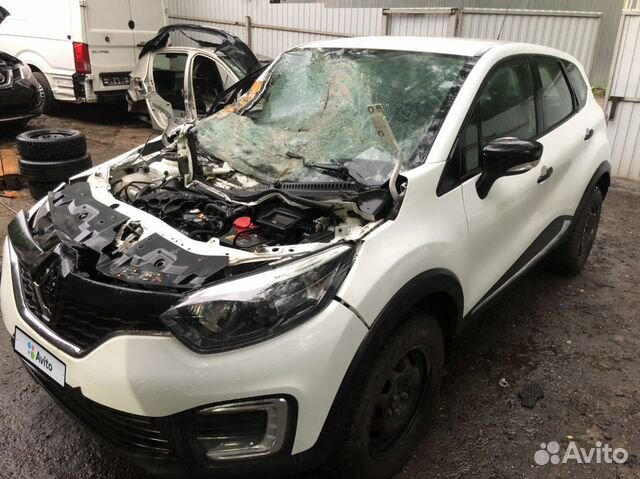 Renault Kaptur 1.6 CVT, 2018, битый, 40 000 км Renault Kaptur 1.6 CVT, 2018, битый, 40 000 км