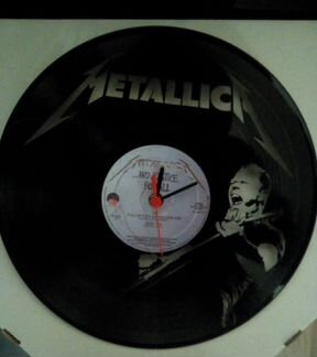 Часы из виниловой пластинки Metallica