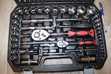 Набор гаечных ключей с трещеткой 94пр