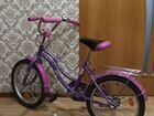 Детский велосипед с дополнительными колёсиками
