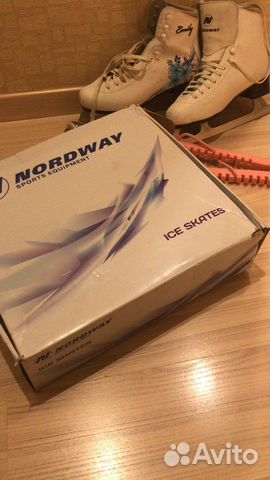 Фигурные коньки женские