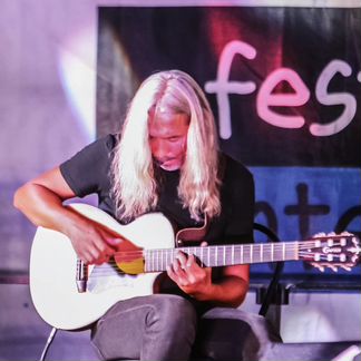 Уроки игры на гитаре (акустическая, электро)