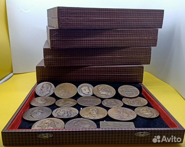 Настольная медаль