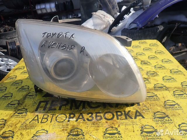 Фара правая для Toyota Avensis II 2003-2008