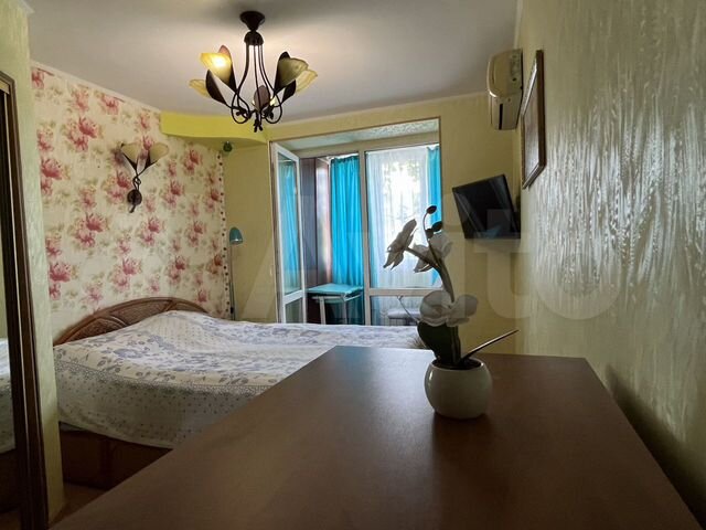 3-к. квартира, 80 м², 1/9 эт.