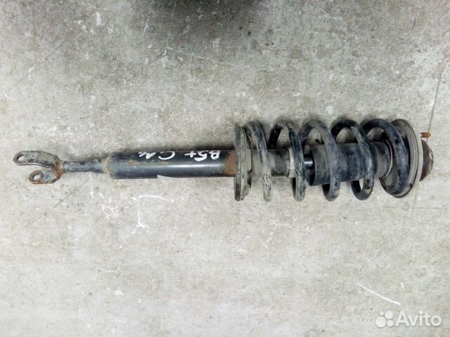 Амортизатор передний Фольксваген Пассат В5