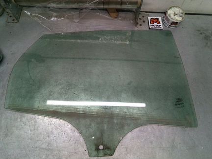 Стекло двери заднее правое Ford Focus 3 хетчбэк
