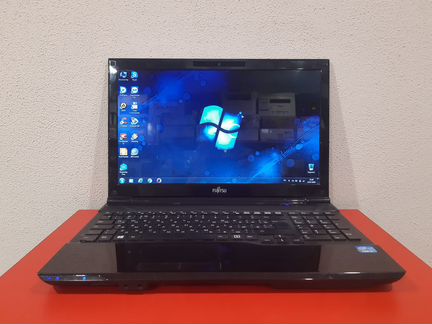 Ноутбук Fujitsu LifeBook AH532 Intel Core i7