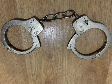 Наручники и значок спец. агента (набор детектива)