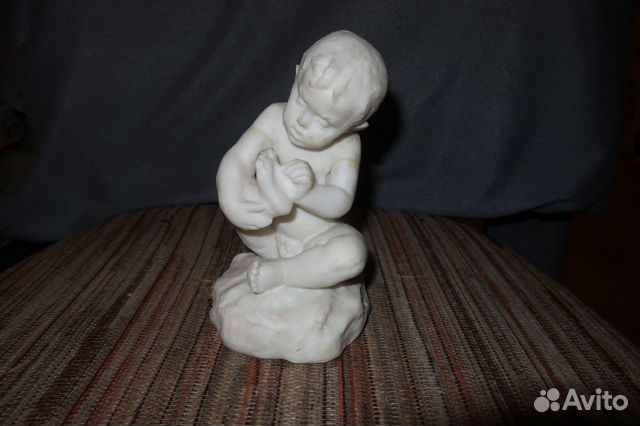 Статуэтка Мальчик с занозой.Пластмасса СССР