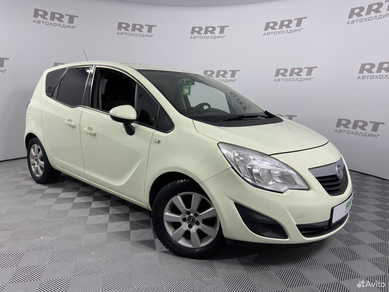 Opel Meriva белая