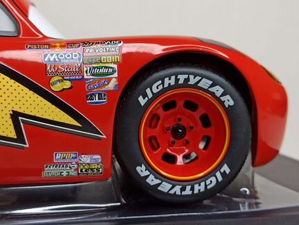 Lightning McQueen #95 Disney Movie Cars 1:18