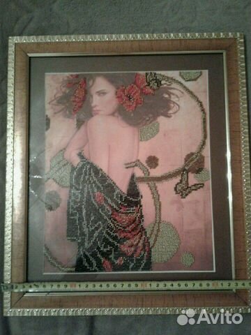 Картина на натуральном холсте.вышитая бисером