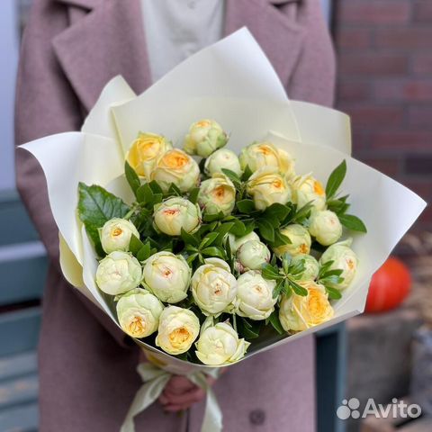 Букет из 11 кустовой пионовидной розы