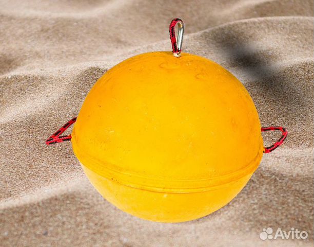 Буй на пляж река, море