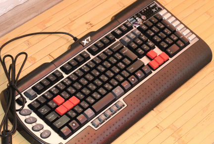 Игровая клавиатура и мышка