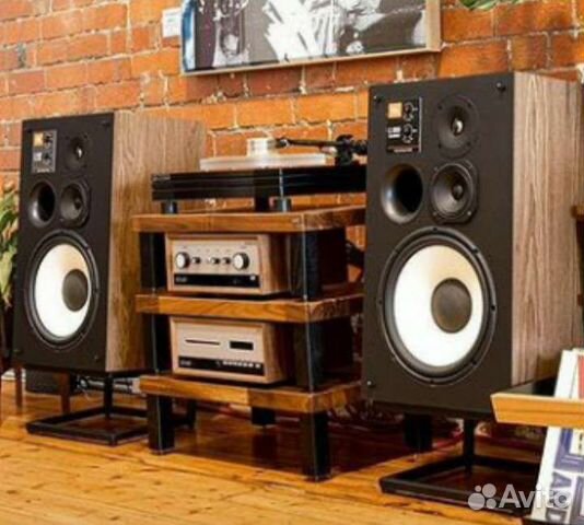 Стойки, подставки для аудио аппаратуры из массива