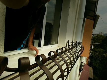 Козырьки. Бельевые кронштейны, цветочницы