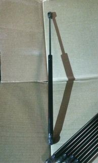 Амортизатор капота VW Туарег Порш Каен 2003-2010 г