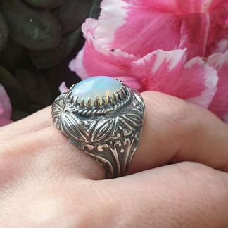 Серебряное кольцо с опалом
