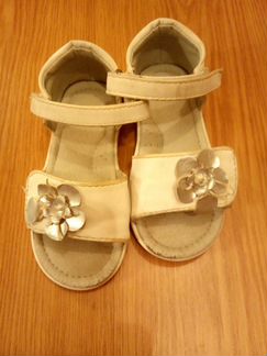 Босоножки 2 за 300